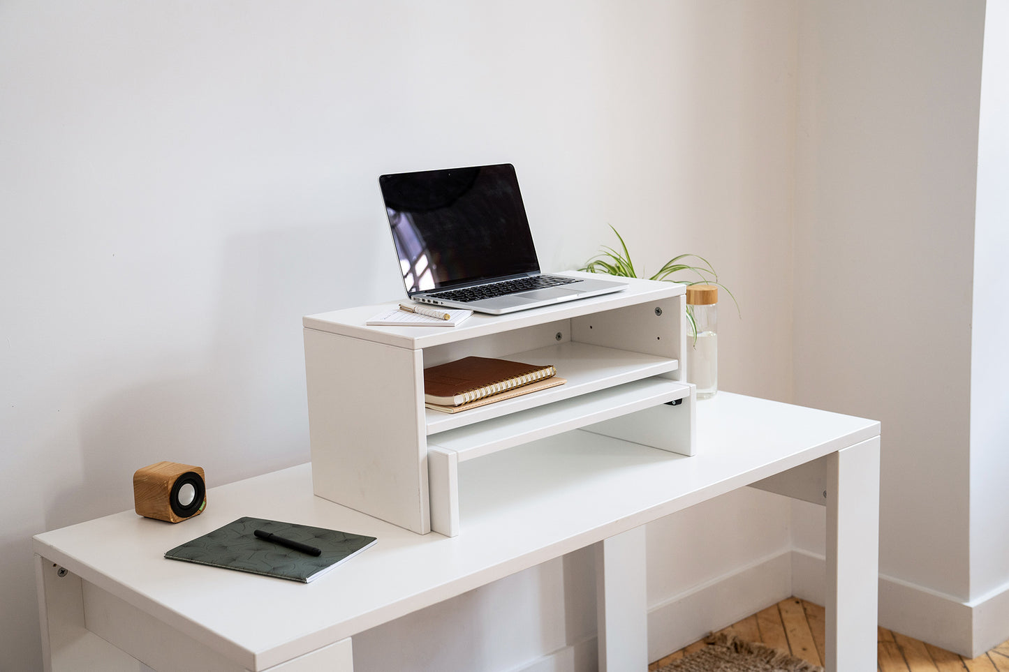 Pigeonhole and Screen Riser