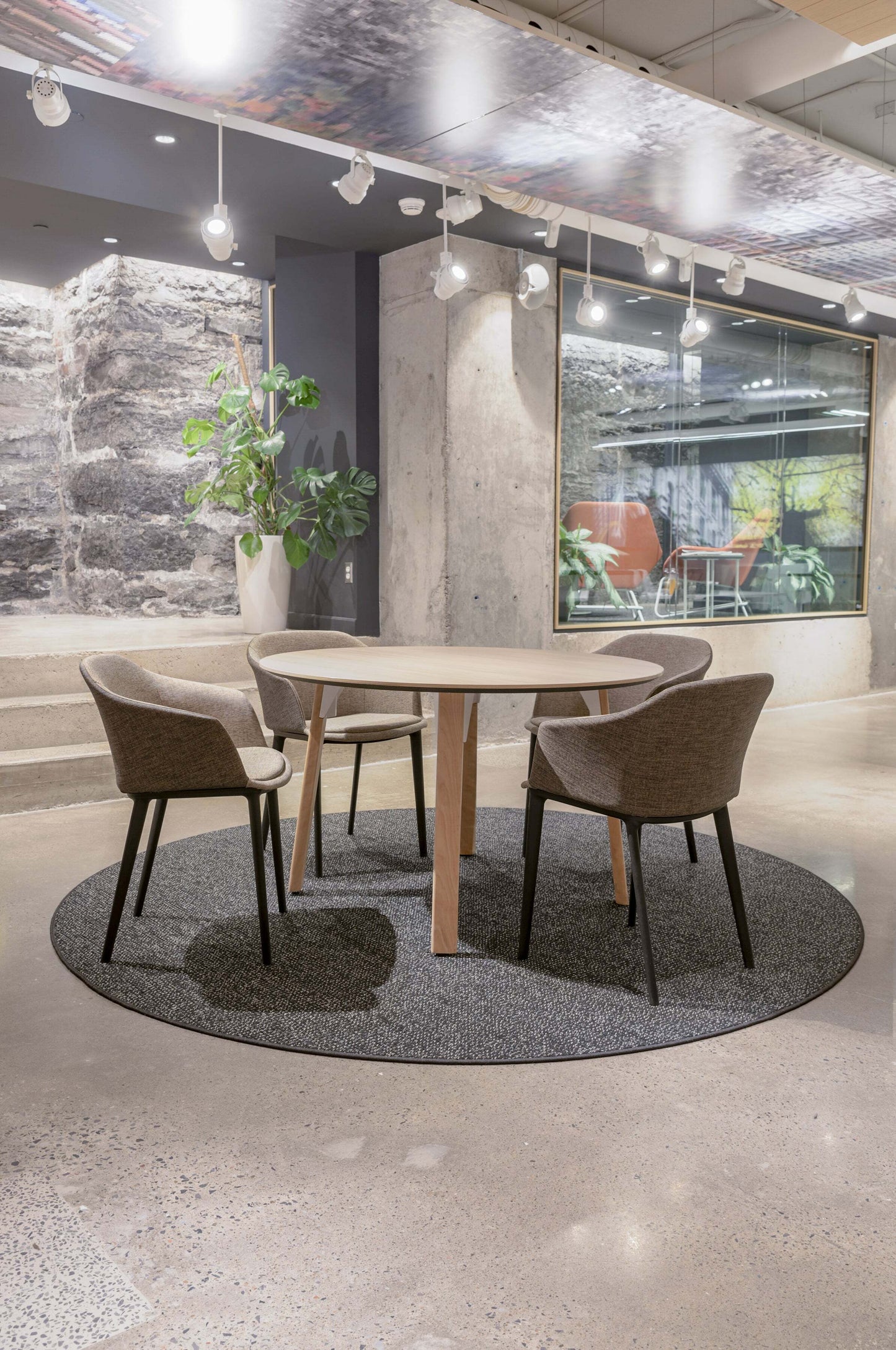 Aurora Side Chair (Set of 2) — Modern Minimalist Seating for Meeting & Collaborative Spaces (Made in Canada)